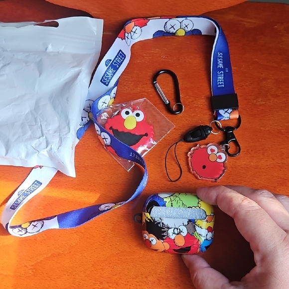 Sesame Street Accessories - Sesame Street Lanyard and Airpod Cover Case Set